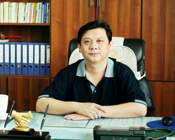 申强(政治人物)申强,男,东阿县人大常委会原党组书记,主任.