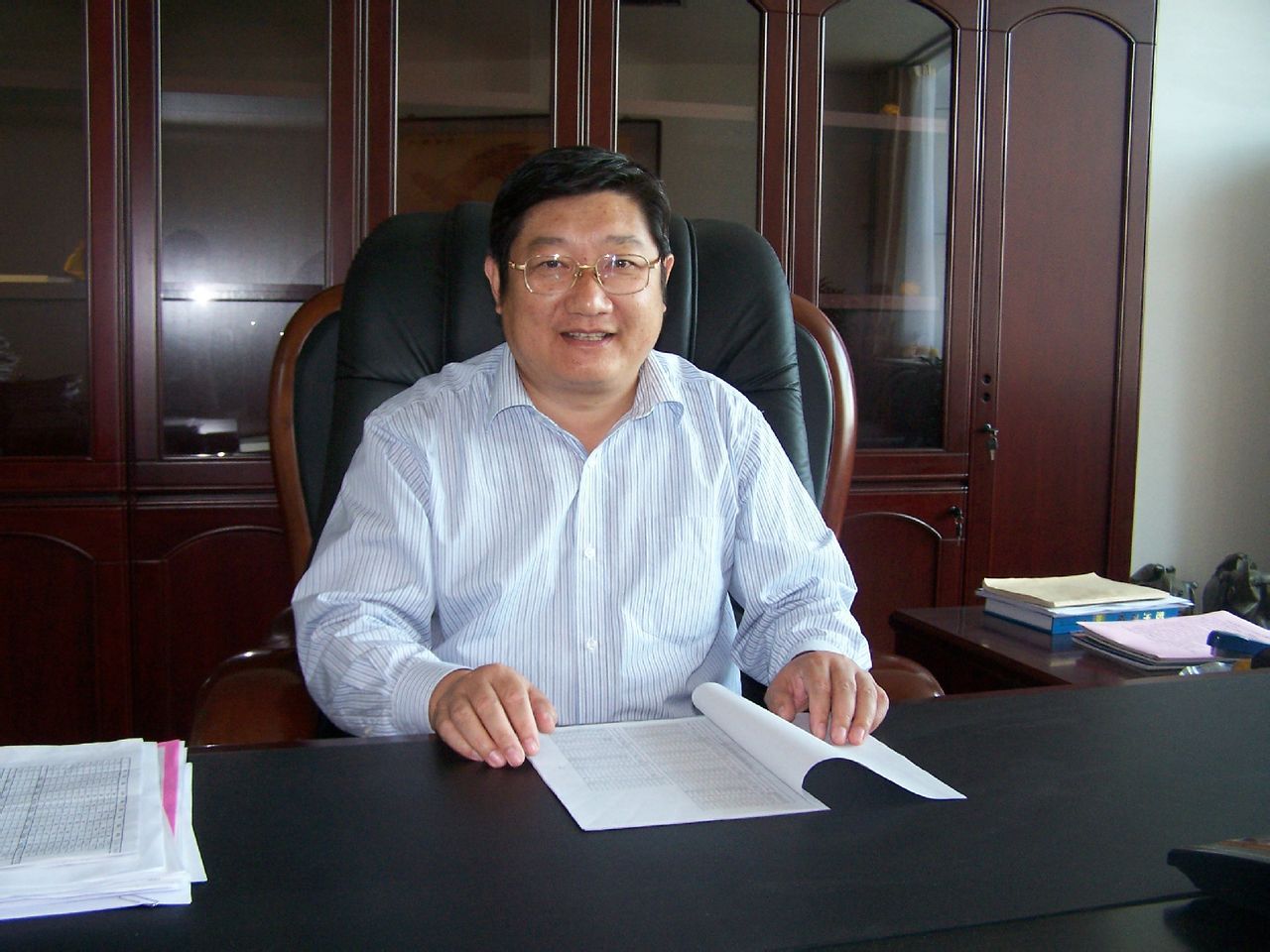 中学高级教师,现任胶州一中党总支书记,校长