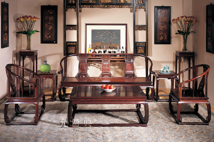 中堂也是一种书,画艺术形式.现在更多将中堂定义为家中的会