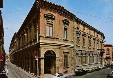 波伦亚学院(学校)_技点百科_技点网(学校)