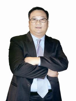 人,北大工商管理硕士,美国管理学院博士,美国西阿拉巴洲大学荣誉博士