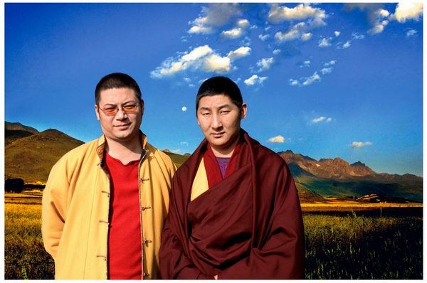 感使仁波切从小就开始学习藏汉文字,小时候被认证为当地一位在甘丹寺