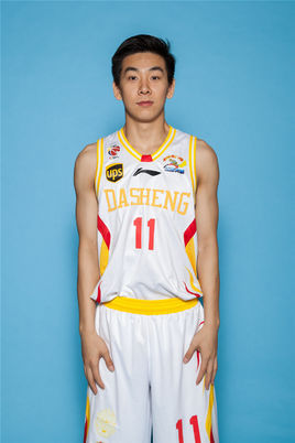 冯欣(体育人物)冯欣,1992年5月出生于河南焦作,身高182厘米,体重75