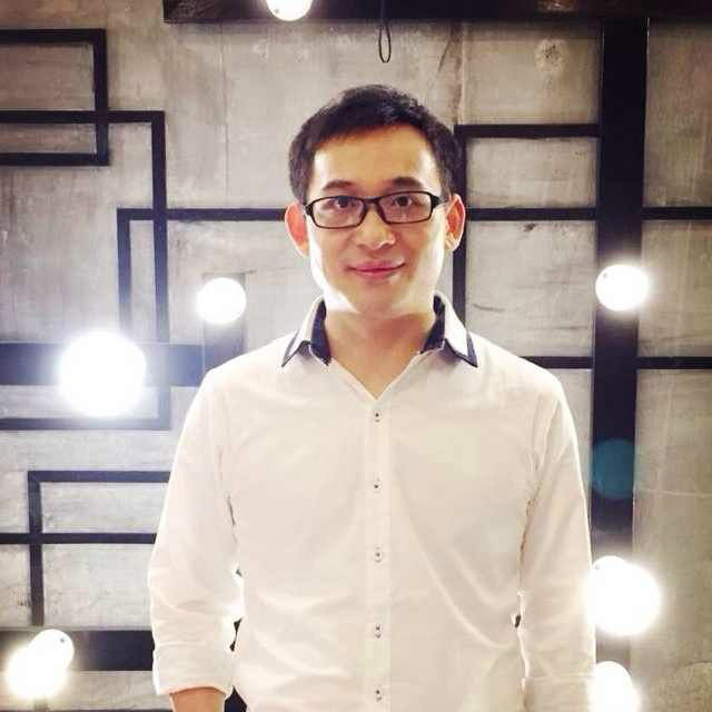 dj小新(其他人物相关)dj小新,原名肖辉馨,1982年出生于威海,毕业于