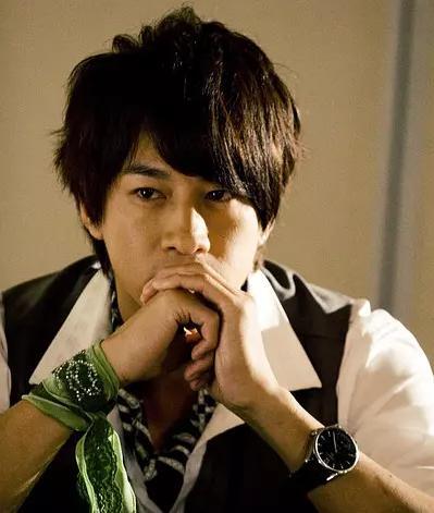 何润东饰演 欧辰 男,18岁~25岁.