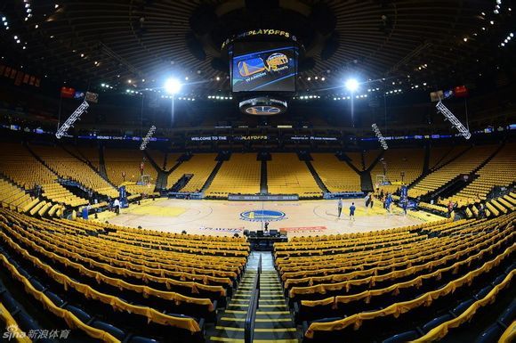 金州勇士主场对决强敌全程高清直击库里汤普森三分风暴引爆全场高潮时刻