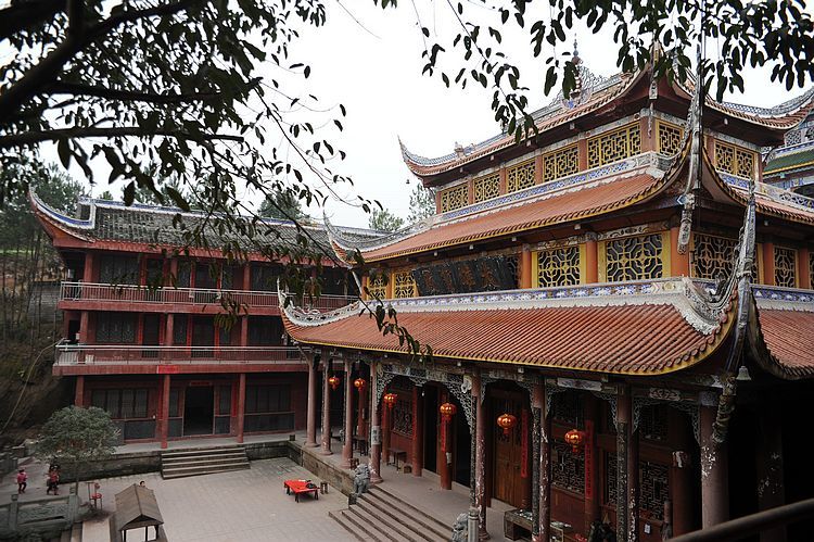 大佛寺(地点)大佛寺坐落在重庆市开州区南雅镇北部,是重庆东北部地区