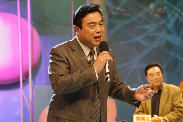 文革后,曾经在《滑稽王小毛》中第一个成功地扮演王小毛.
