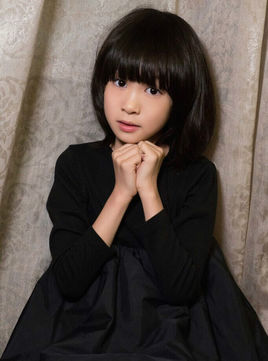 2007年12月于深圳出生,祖籍湖南,2013年因参演《因为爱情有奇迹》饰演