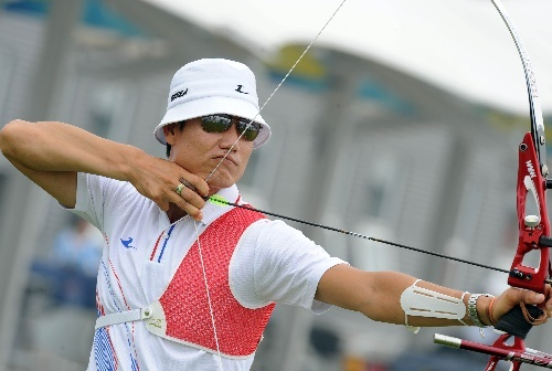 李昌焕(体育人物)李昌焕,韩国运动员,主要运动项目