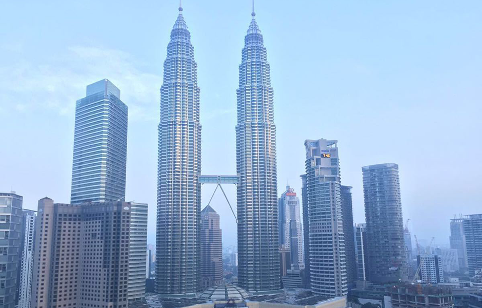 吉隆坡石油双塔曾经是世界最高的摩天大楼,目前仍是世界最高的双塔楼