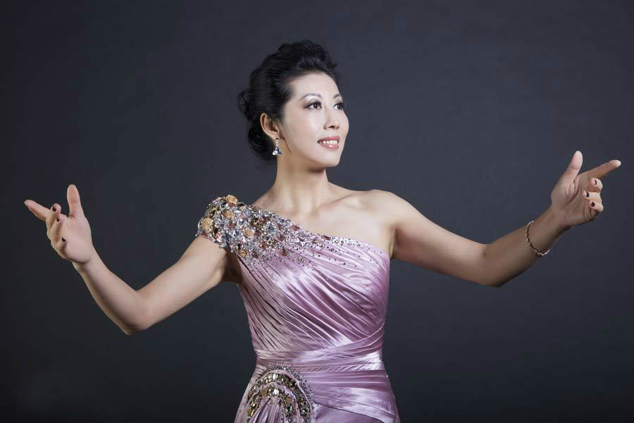 人锵喙)宋雪,新疆籍女中音歌唱家,原东方歌舞团歌唱演员兼主持人