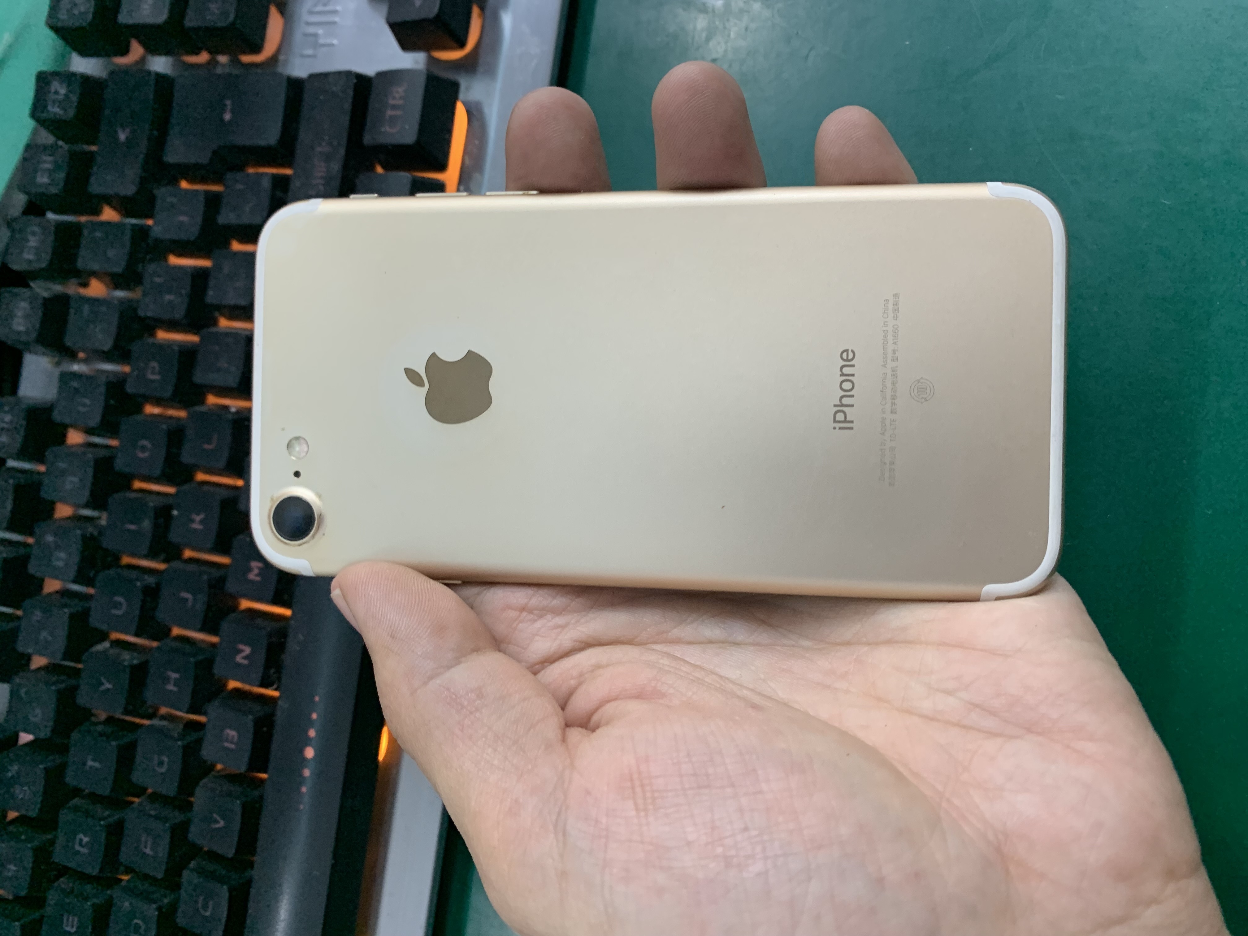 苹果【iPhone 7】4G全网通 金色 32G 国行 8成新 