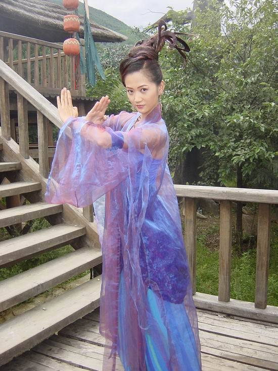 花牵牛是电视剧《福星高照猪八戒》中登场的虚拟角色,由西丽波香饰演