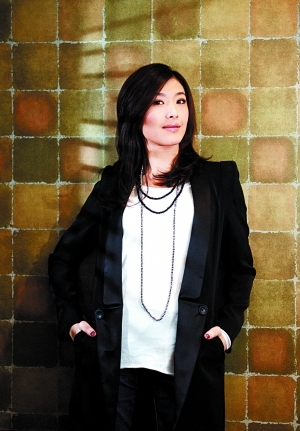 浪花(音乐)浪花是苏慧伦主唱的一首歌,作词施人诚/郭俐伶/陈没,收录于