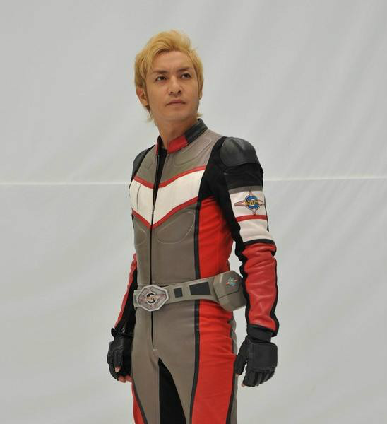 飞鸟信(其他人物相关)飞鸟信,是《戴拿·奥特曼》中