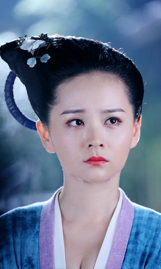 是电视剧《美人制造》之人皮面具单元的女性角色,由邓莎饰演,乔诗语