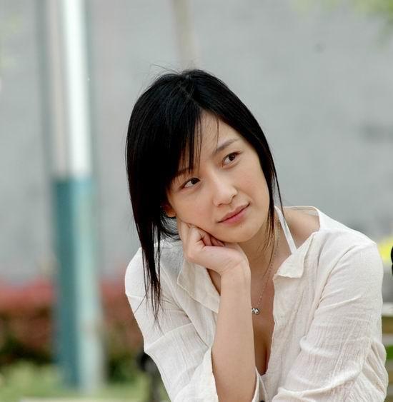 蓝莹莹(文化人物)蓝莹莹,青年实力派歌手,女,土家族