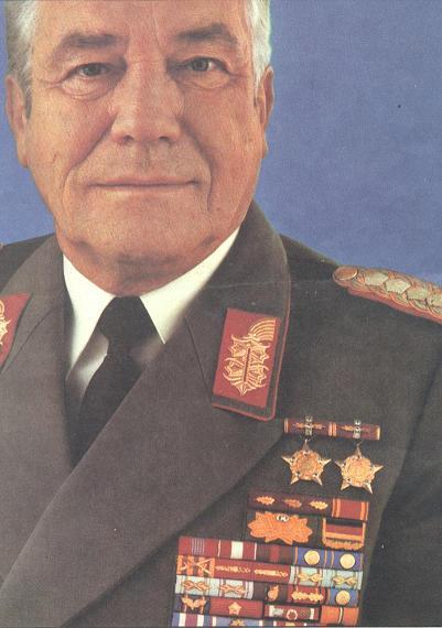 霍夫曼(heinzhoffmann),国际纵队老战士,东德五位陆军大将之一,第二
