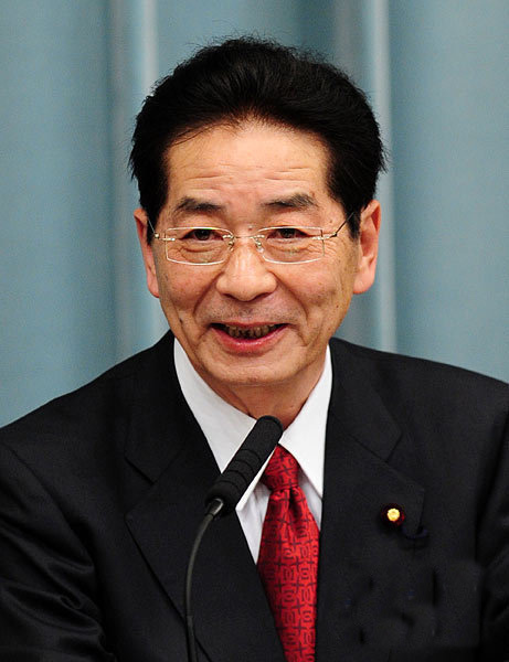 2011年3月17日,被日本首相菅直人重新任命为日本内阁官房副长官,协助