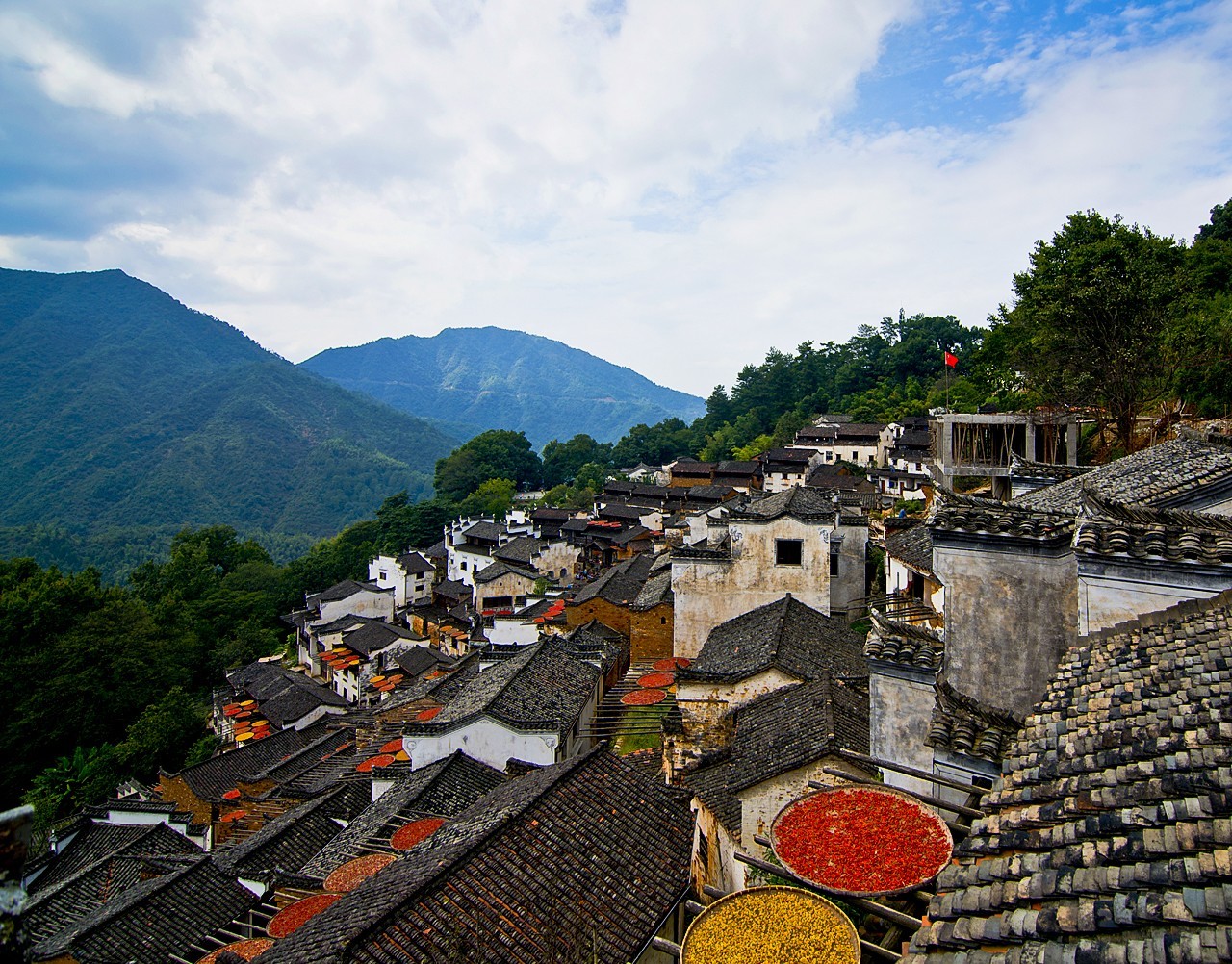 篁岭(景点)篁岭,位于江西省上饶市婺源县东北部,经典的徽派建筑,也是