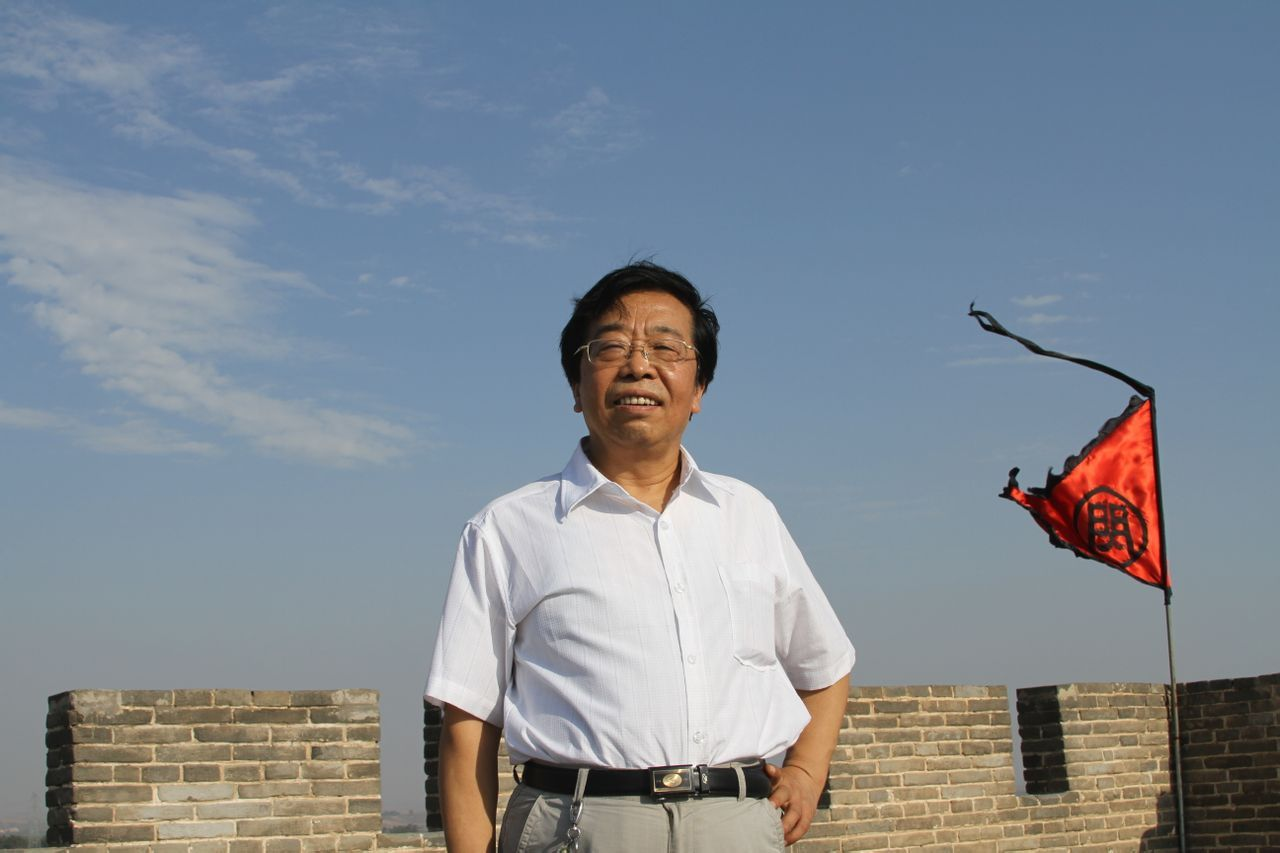 山西孝义人,中国戏剧家协会会员,山西省戏剧家协会理事,"吕梁人民艺术