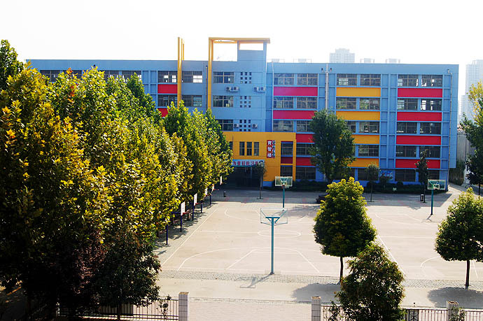 滕州实验小学(学校)滕州市实验小学始建于1967年,位于滕州市荆河路