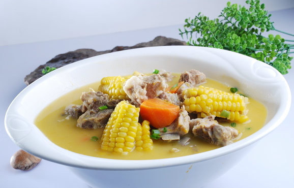 胡萝卜玉米骨头汤(食谱)