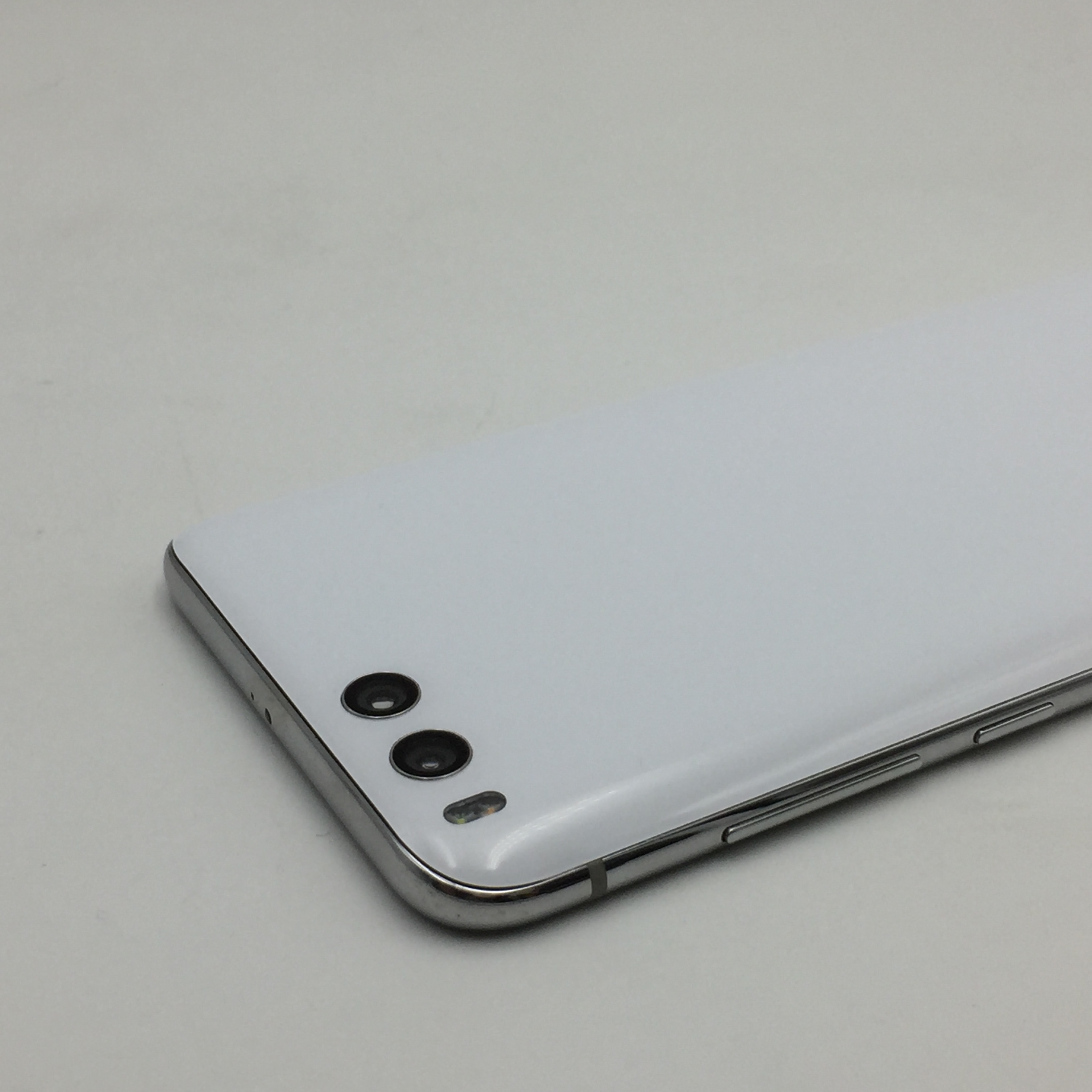 小米【小米6】全网通 白色 6g/64g 国行 9成新 6g/64g 真机实拍