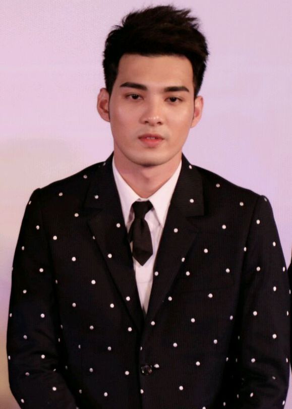 索尼唱片公司签约艺人,台湾首席型男偶像团体spexial团员之一