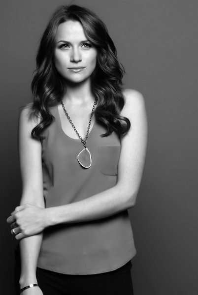 珊特尔范圣滕shantelvansanten是一名美国演员模特1985