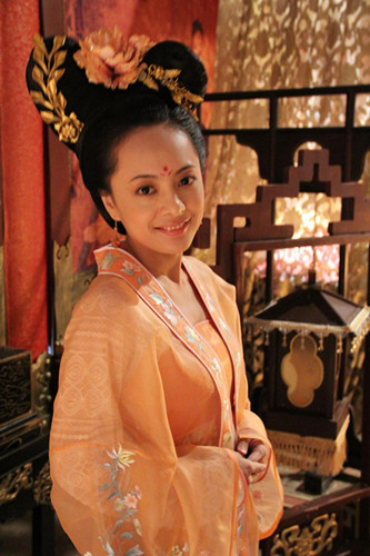 武三思等专擅朝政以其从兄韦温掌握实权纵容女儿安乐公主卖官鬻爵大肆