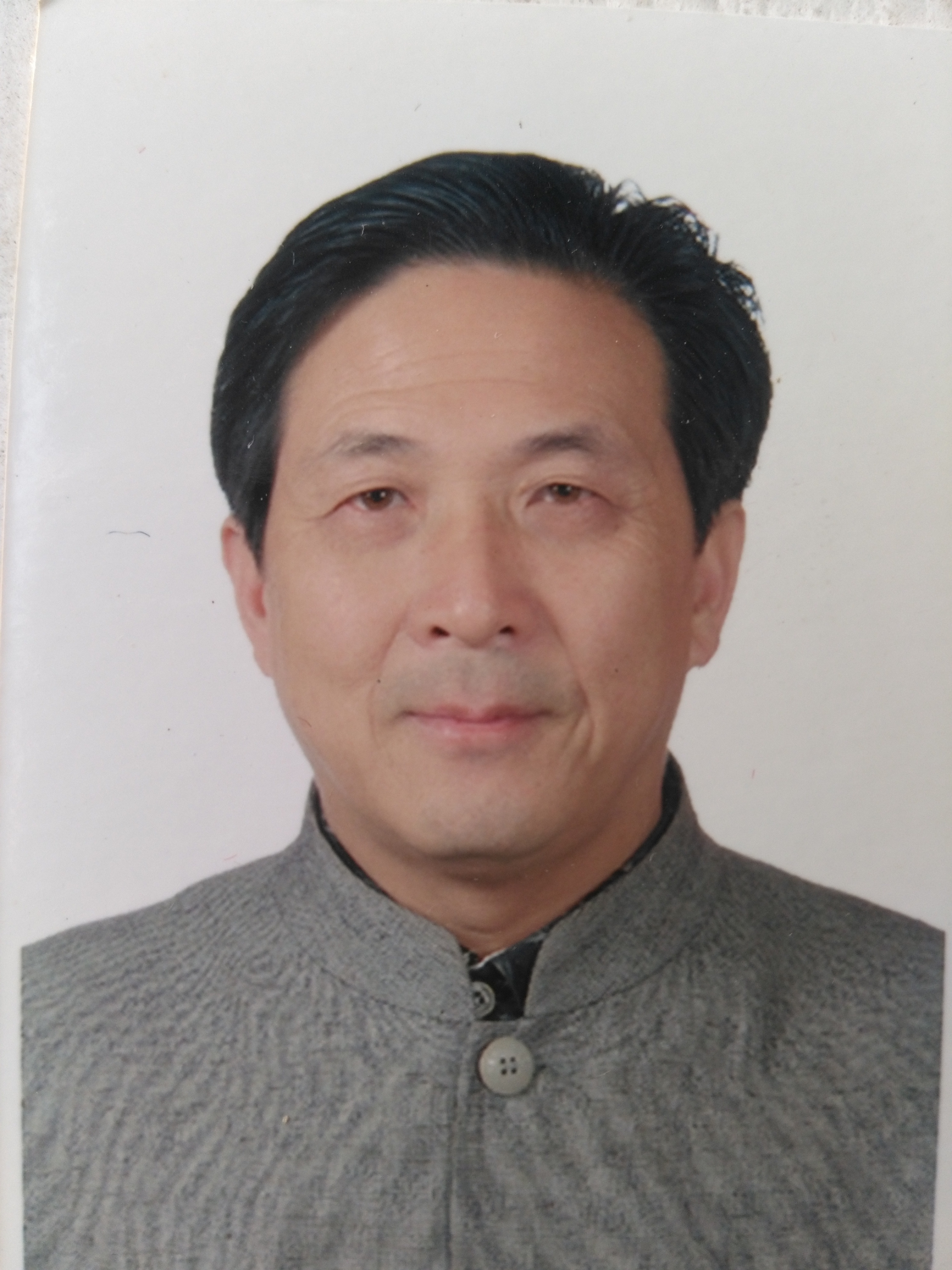 吴建荣(文化人物)吴建荣,又名剑雄 ,中华国礼紫砂壶艺术大师,中国工艺