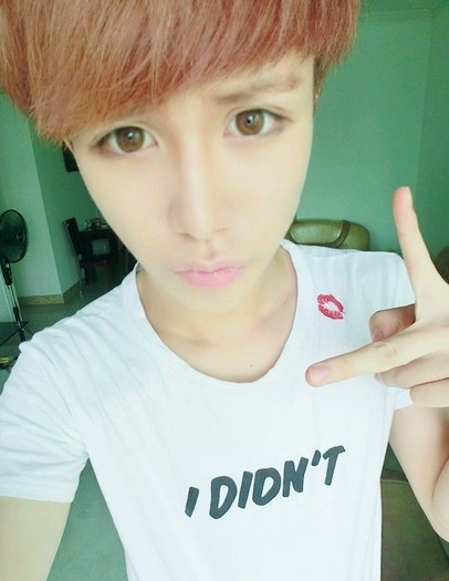 徐浩鑫(社会人物)徐浩鑫,男,90后网络红人,毕业于沈阳音乐学院.