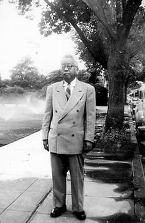 中国出生城市:毕业院校:出生日期: 1893年(癸巳年)人物简介:汤用彤