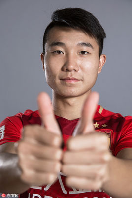 杨鑫(体育人物)杨鑫,江西人,中国足球运动员,司职前卫.