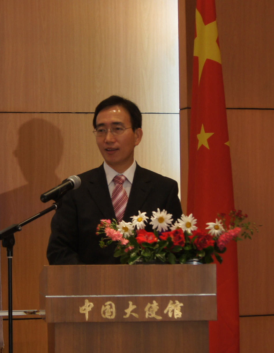 胡定贤(政治人物)胡定贤,1955年6月出生,广东省五华县人.