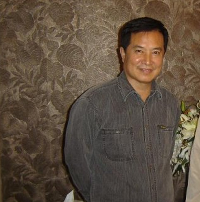 曾先后执导《豫东之战/华中保卫战》《上官婉儿》《西厢传奇》《霹雳