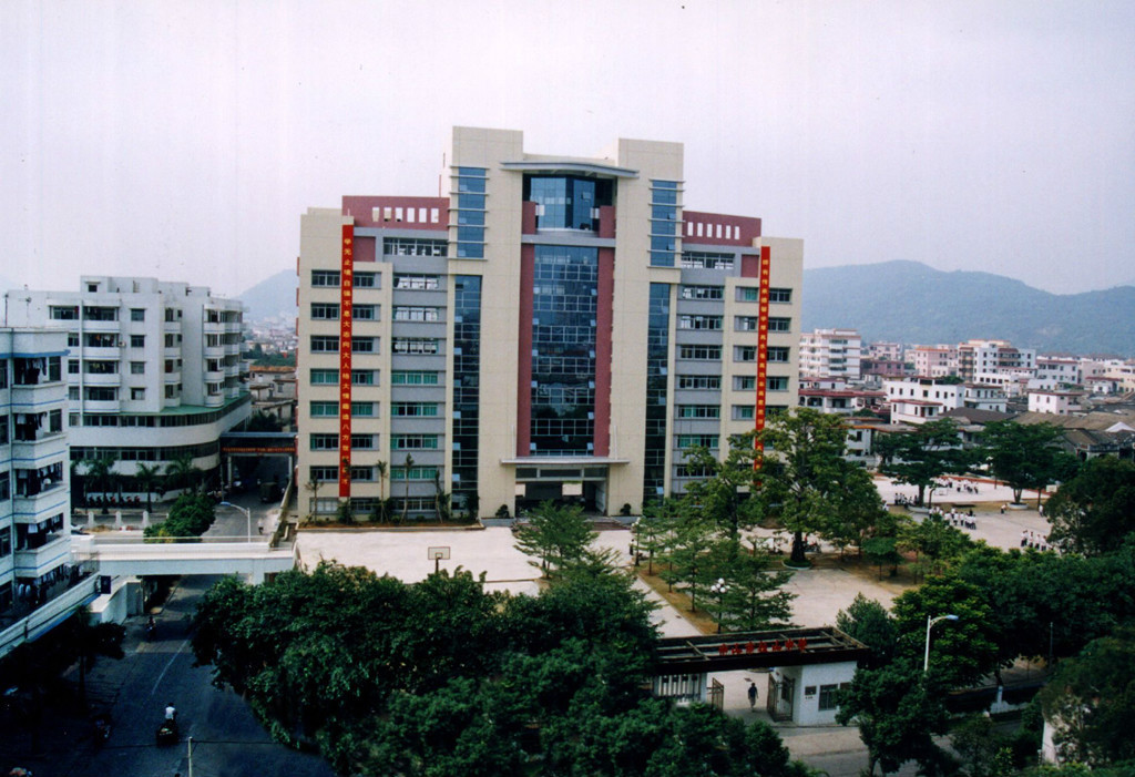 桂山君里学校(学校)桂山君里学校是由广东省国家级示范性高中,中山市