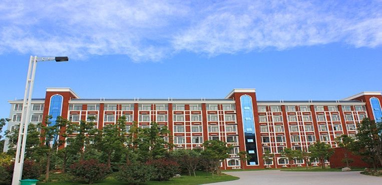 郑州彭清高等医学院图片