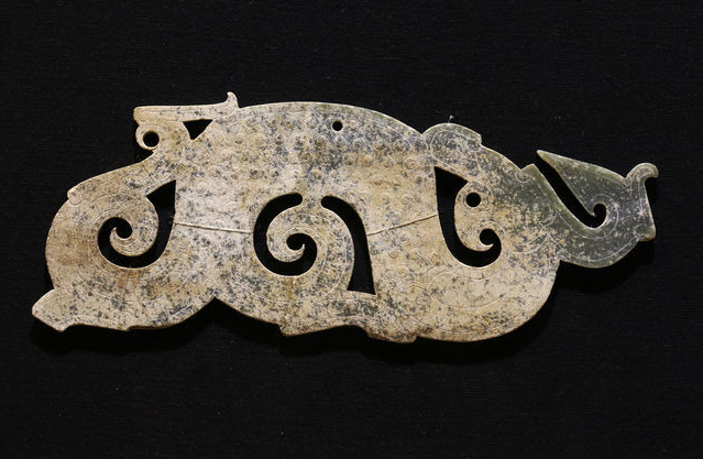 龙凤形玉佩(文化遗产)