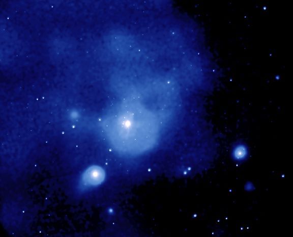 天炉座星系团图片