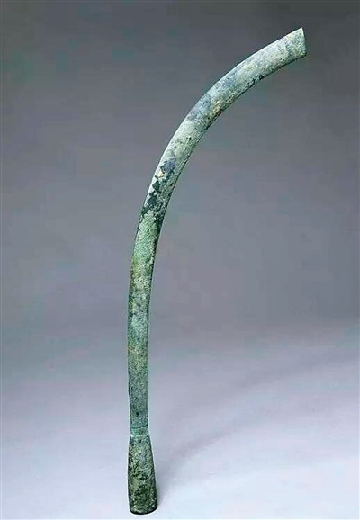 吴钩(文化人物)吴钩是春秋时期流行的一种弯刀,它以青铜铸成,是冷兵器