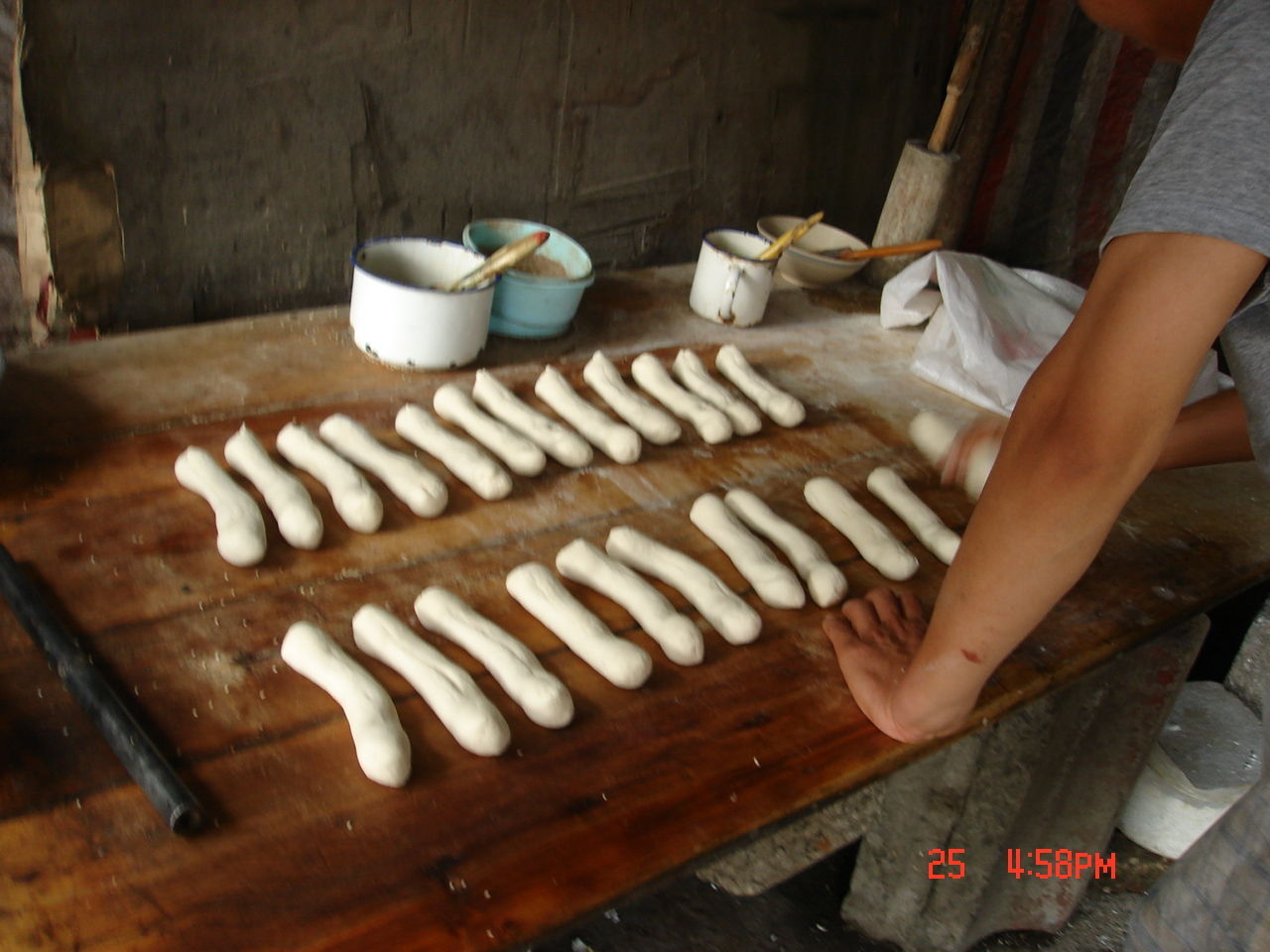 七旬农村老人做传统烤牌，吃过的都说香_好好生活_好豆网