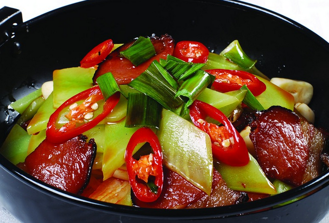 干锅莴笋腊肉(食谱)