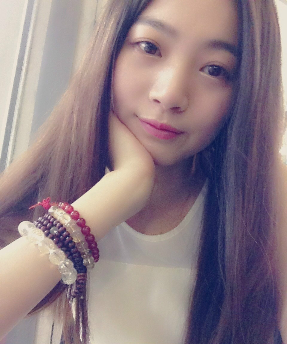 其他人物相关)董蕾是一名女模特,身高是182cm,2015年参加《爱上超模》