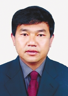 历任沧源县委常委,组织部长,县委副书记,镇康县委副书记,副县长,县长