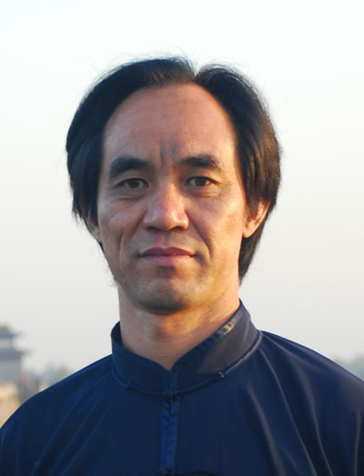 曾任一至三届"永年广府太极拳年会"裁判员及副会长.