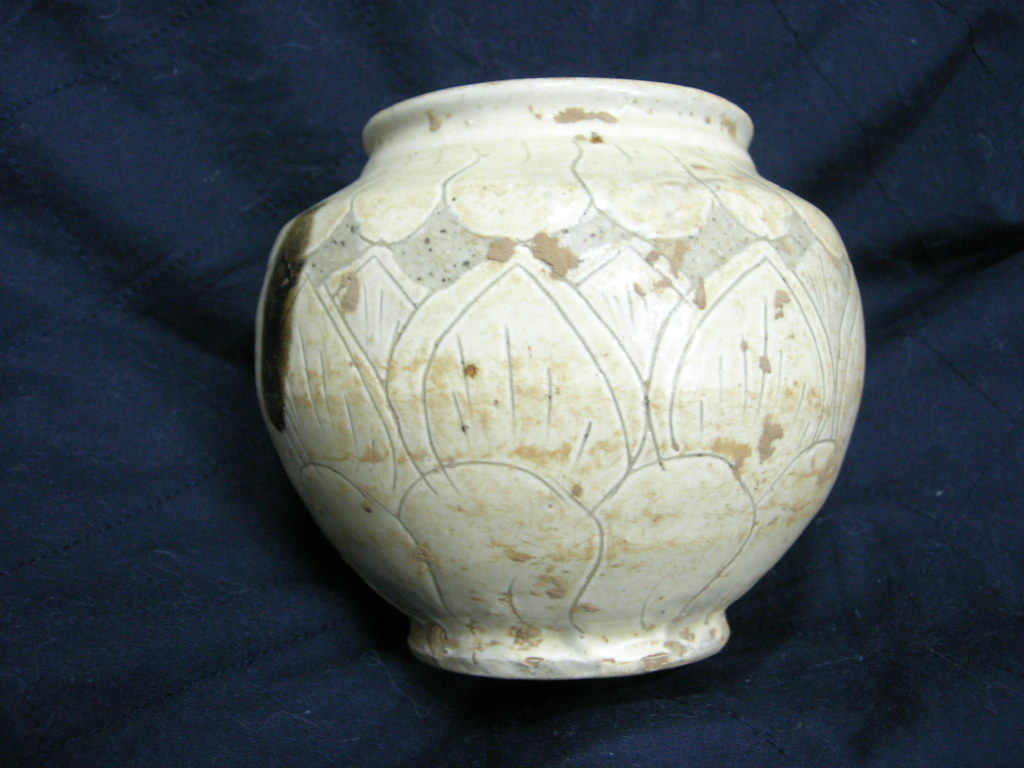 白釉莲瓣纹罐(文化遗产)