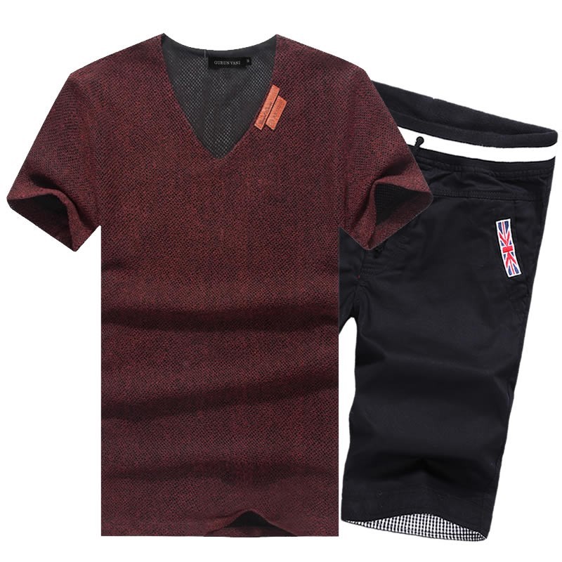 《太平御览》卷六百九十三引作短衣,《墨子》曰"人不可衣短褐",皆以褐